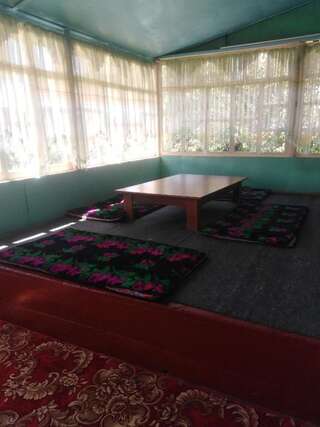 Гостевой дом Happy family Guest House Arslanbob Односпальная кровать в общем номере для мужчин и женщин-17